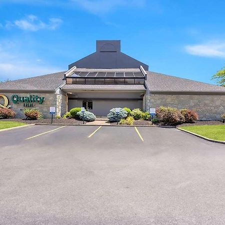 Quality Inn Middleburg Heights Exterior foto