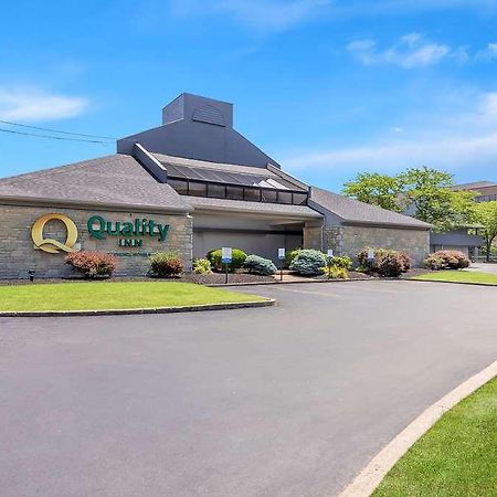 Quality Inn Middleburg Heights Exterior foto