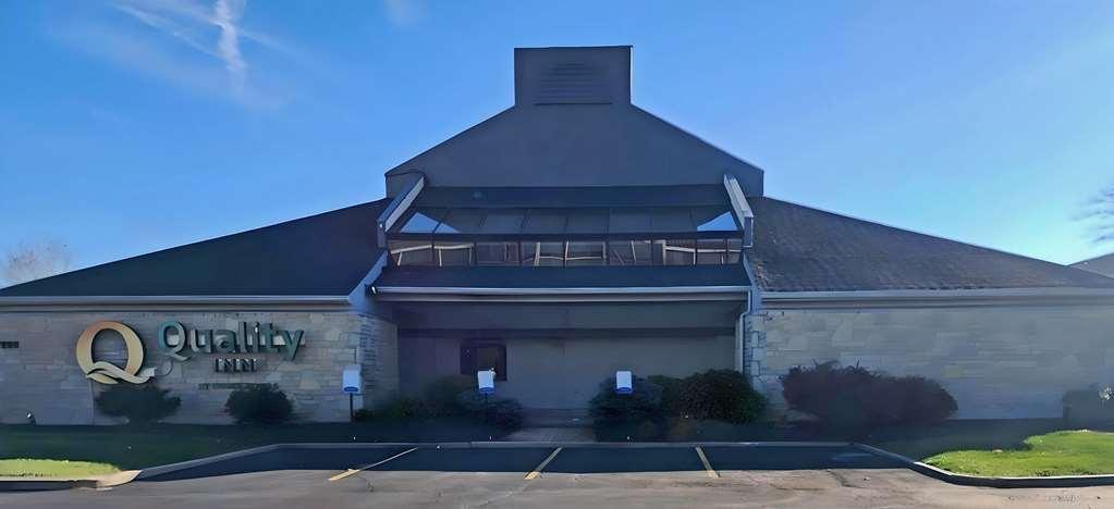 Quality Inn Middleburg Heights Exterior foto