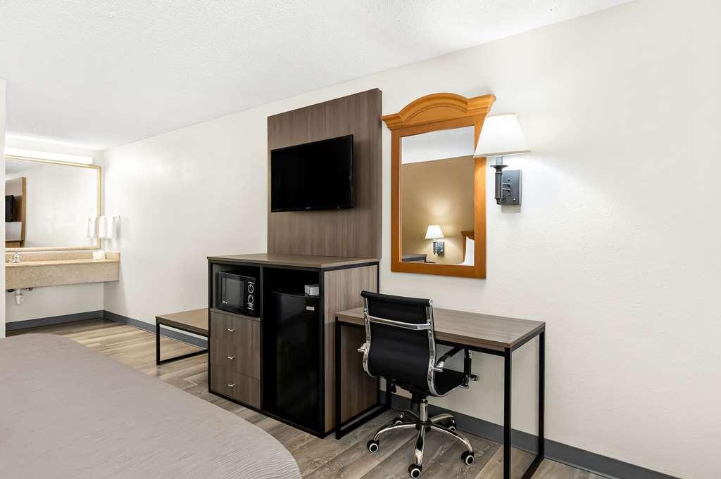 Quality Inn Middleburg Heights Quarto foto