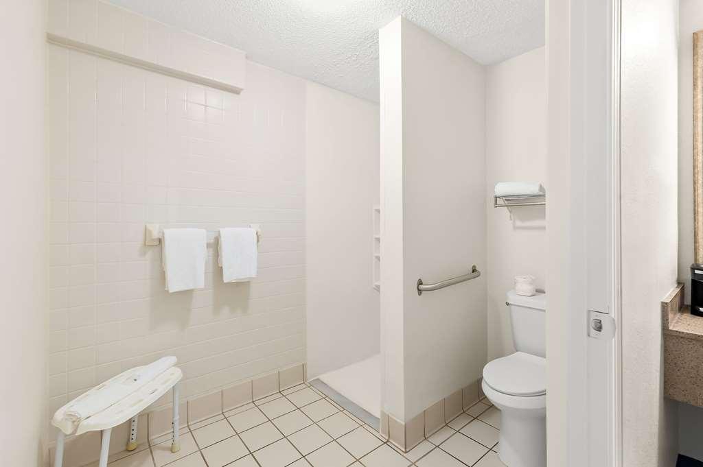 Quality Inn Middleburg Heights Quarto foto