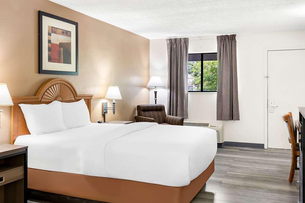 Quality Inn Middleburg Heights Quarto foto