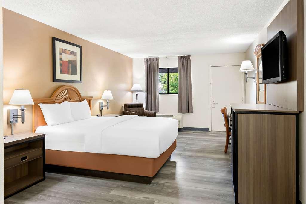 Quality Inn Middleburg Heights Quarto foto