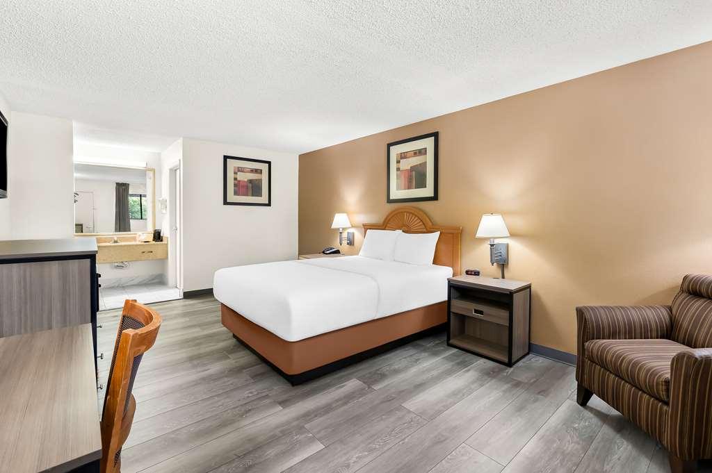 Quality Inn Middleburg Heights Quarto foto